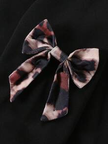 SHEIN 两件套女童秋季黑色长袖卫衣，饰有3D立体豹纹蝴蝶结，搭配豹纹喇叭裤，时尚复古风，适合外出、返校、秋冬季及街头穿着。 - 彩色 - 查看 4