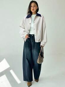 Aloruh Áo khoác nữ dáng suông cổ bẻ phối màu tương phản, thích hợp cho mùa thu. Cổ áo màu be nhạt kết hợp với áo khoác dáng rộng màu cà phê – một lựa chọn đơn giản và thanh lịch cho công sở. - Màu be - Xem 4