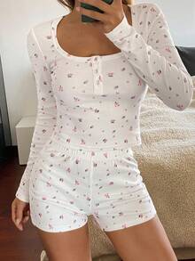 DAZY Bộ đồ ngủ nữ họa tiết hoa nhí gồm áo croptop ôm sát và quần short, trang phục mùa đông. - trắng - Xem 5