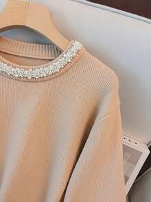 GlowEve CURVE Suéter elegante de manga larga con cuello redondo y adornos de perlas para tallas grandes - Albaricoque - Ver 5