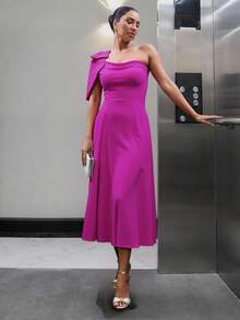 EURMUSE Robe mi-longue évasée avec nœud sur l'épaule. Coupe ajustée, entièrement doublée. Idéale pour les invités de mariage, les occasions spéciales ou les dîners de gala. Conçue avec un mélange de crêpe extensible de haute qualité, assurant une silhouette élégante avec un détail d'épaule marquant. - Rose bonbon - Voir 3