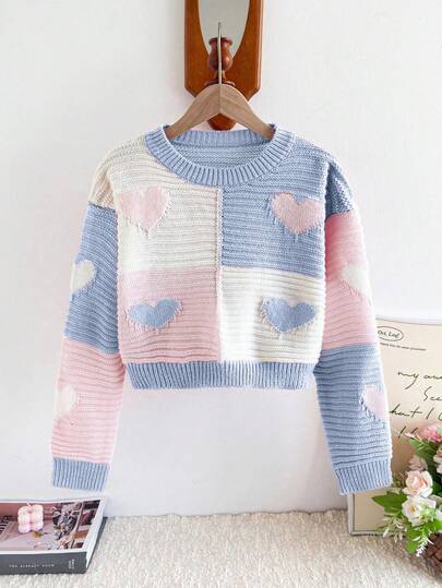 Sparklyn 少女秋冬季可爱俏皮粉白撞色爱心图案圆领短款毛衣，厚度适中，百搭实用，适合休闲、日常、上学、聚会等各种场合。