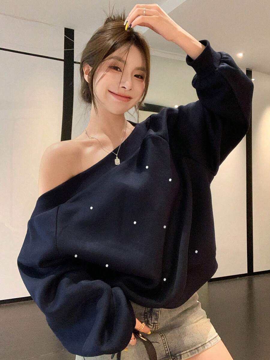 DAZY 女士不对称肩部闪亮水钻卫衣，藏蓝色，带保暖内衬，适合秋季、冬季、新年、圣诞派对穿着 - 藏蓝色 - 查看 1