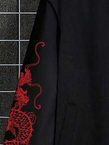 Manfinity Roghcode 黑色长袖棒球外套，饰以精美繁复的龙纹花卉图案，尽显东方传统美学。个性十足，适合休闲、运动、日常通勤、度假、返校等各种场合。是送给男友、老公或情侣的绝佳礼物。 - 黑色 - 查看 4