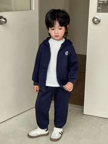 Genkimix Kids 男童极简印花连帽卫衣和裤子套装 - 藏蓝色 - 查看 4