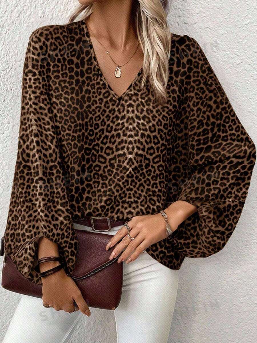 SHEIN Clasi 大码女式 V 领豹纹宽松休闲衬衫 - 咖啡棕 - 查看 1