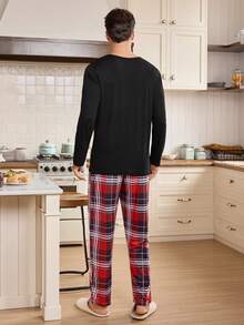 CoupledUp 男士休闲撞色格纹皇冠印花圆领舒适情侣睡衣套装，秋冬服装 - 彩色 - 查看 2