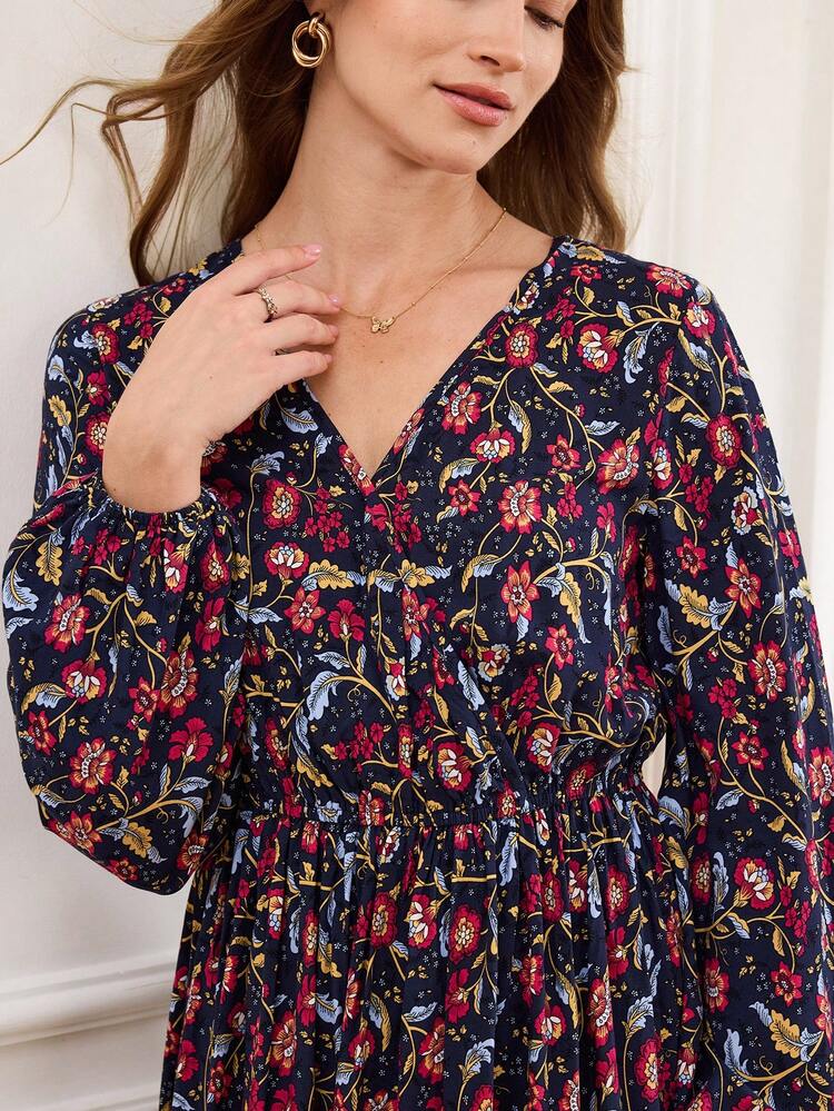 This Elegant Women's Dress Features A Deep Navy Blue Base Adorned With Pink And Red Floral Prints And Contrasting Trims, Perfectly Capturing The Festive Spirit Of The New Year. The Floral Pattern Is A Resort-Inspired Print, Vibrant And Dynamic Yet Stylishly Layered. The Design Includes A V-Neck, Long Sleeves, A Fitted Waist, And A Flowing Skirt, Offering A Comfortable And Slimming Fit. The Skirt's Details Add An Elegant Touch. Suitable For Spring And Autumn, This Dress Can Be Accessorized With Jewelry To Brighten Up The Look Or Layered With A Jacket For Added Dimension. Perfect For Youthful Gatherings And Casual Occasions, This Dress Combines The Festive Atmosphere Of Floral Prints With The Ability To Showcase Individual Taste Through Its Patchwork Design. It's A Versatile Piece That Blends Romance And Style In Your New Year's Wardrobe.