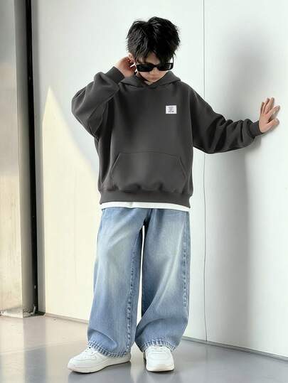 SHEIN 2 件青少年男孩韩版休闲连帽衫套装，带装饰性编织标签，包含连帽衫和松紧腰裤，适合通勤、上学、休闲外出、运动、春夏季