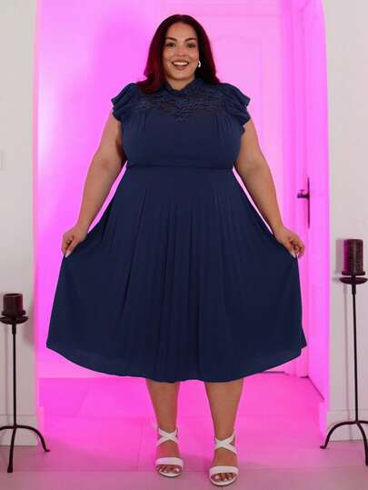 Pretty and Ole Vestido plisado con cuello alto, manga corta y encaje en contraste para mujer talla grande elegante y romántico