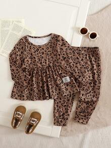 SHEIN Baby GirlCasual Chic Leopard Print Round Neck Long Sleeve Loose Top + Leopard Print Loose Knit Pants 2-Piece Set, Autumn/Winter - Brown - View 3