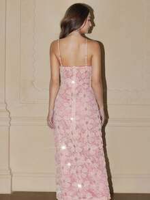 Revavyn 亮片网纱吊带修身连衣裙，花卉镂空细节增添精致感，修身剪裁凸显曲线，闪耀浪漫风格，适合晚宴和约会。 - 粉色 - 查看 2