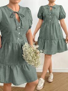 Flirla 大码条纹迷你V领抽绳拼布短袖连衣裙 - 綠色 - 查看 1