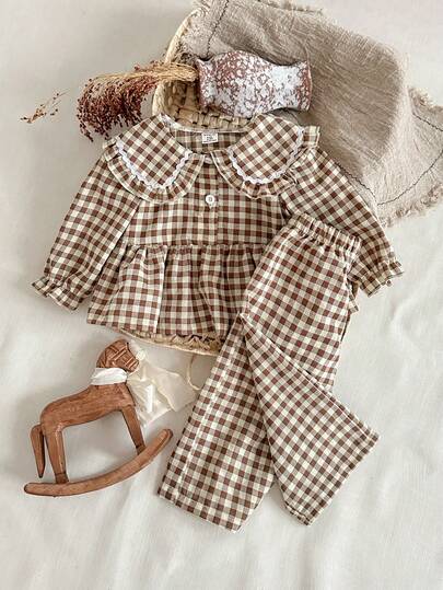 SHEIN 两件套女童韩版娃娃领荷叶边翻领长袖衬衫+阔腿格子裤休闲复古套装，适合春秋季外出、旅行、度假。