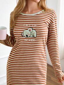 EURMUSE 女士棉质撞色罗纹针织条纹瞌睡考拉动物刺绣细节长袖睡衣裙 - 彩色 - 查看 4