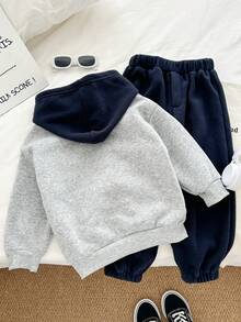 Genkimix Kids 2 件 Genkimix 男童休闲字母印花口袋连帽衫 + 纯色锥形裤套装 - 灰色 - 查看 3