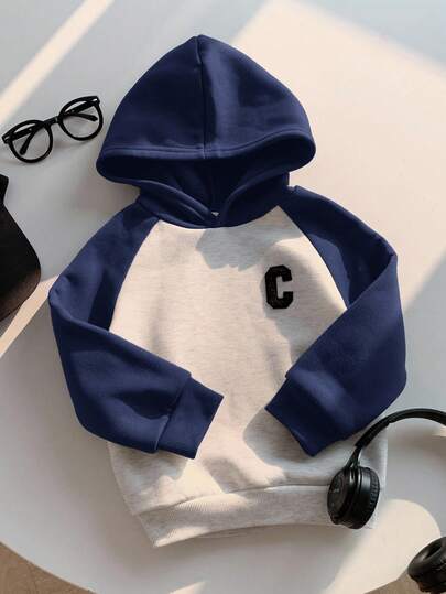 SHEIN 男童宽松加厚撞色套头卫衣，休闲百搭，适合秋冬季、感恩节、圣诞节等节日穿着，舒适保暖，是秋冬的理想之选。