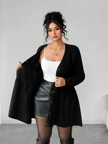 SHEIN PETITE CURVE 加大码黑色纽扣设计中长款开衫，舒适修身毛衣连衣裙 - 黑色 - 查看 3