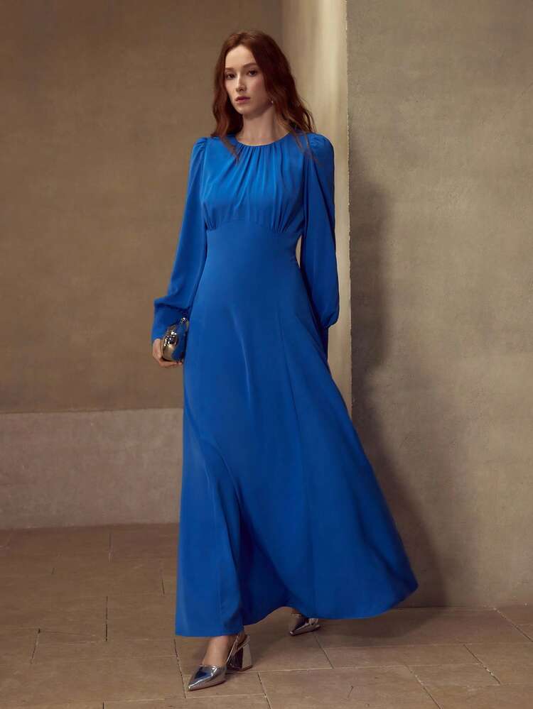 Abito lungo con maniche a palloncino, pieghe sulla scollatura e vita