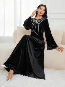 Al Najma 女士优雅蝴蝶刺绣喇叭袖阿拉伯风格连衣裙 - 黑色 - 查看 6