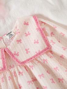 SHEIN Souflis Đầm chữ A tay bồng cổ bèo nhún cho bé gái kèm băng đô nơ vải tuyn. Cổ áo rộng, tay bồng và dáng chữ A tạo nên vẻ ngoài thời trang và cổ điển. Dù đi chơi hay mặc nhà, bé yêu của bạn sẽ trở thành nàng công chúa lấp lánh. - Bụi hồng - Xem 5