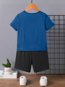 GraphicGems Set estivo casual di maglietta a maniche corte e pantaloncini per bambini maschi, con stampa creativa e personalizzata a ragnatela rossa, semplice e rinfrescante, outfit comodo adatto per l'estate - Multicolore - Visualizzare 4