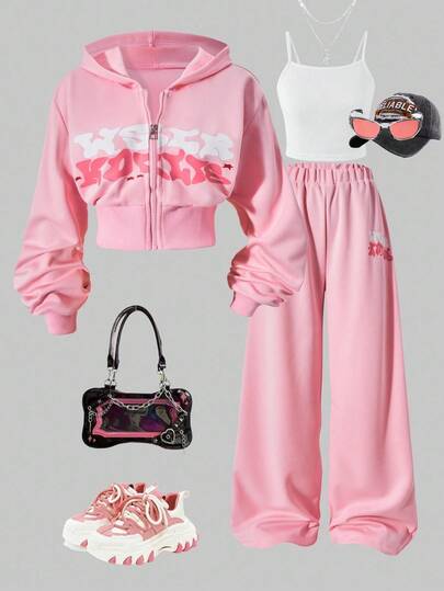 SHEIN Bộ đồ dạo phố màu hồng dành cho các bé gái tuổi teen này có ưu điểm chính sau: Sự kết hợp giữa áo hoodie lửng và quần jogger ống rộng mang đến sự thoải mái cho các hoạt động của bé gái tuổi teen với phong cách năng động. Bộ đồ này tránh được sự cồng kềnh của những bộ đồ thể thao truyền thống, đồng thời phù hợp với sở thích "thời trang" của nhóm tuổi này.