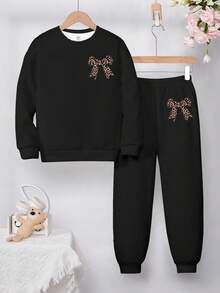 SHEIN Leap Crew 复古甜美豹纹蝴蝶结印花，黑色，少女休闲宽松圆领舒适长袖套头卫衣和运动裤两件套，适合秋冬季节、街头风、校园休闲运动、户外野餐、郊游、街头摄影、居家、校园穿着。 - 彩色 - 查看 2