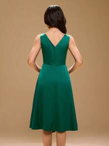 Elegant Prom Dress For Teen Girl, Flower Girl Dress For Weddings, Graduation, Halloween, Christmas, Green Satin Deep V Spaghetti Strap Maxi Dress For Big Girls, Asymmetric Hem Puffy Princess Dress For School Return - Green - View 2