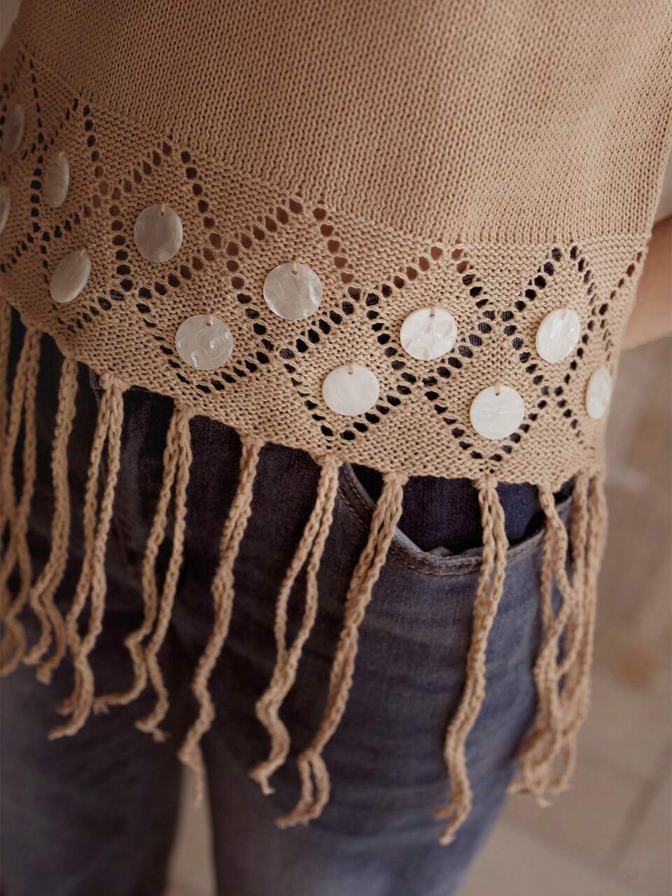 SHELL DECOR FRINGE HEM KNIT TOP