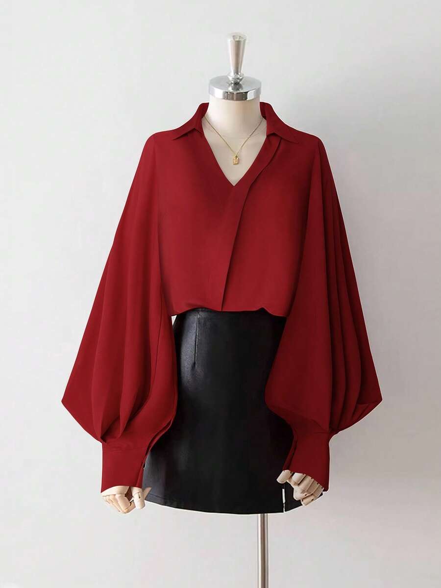 GlowEve CURVE 大码优雅复古灯笼袖修身百搭通勤舒适柔软V领衬衫，适合情人节穿着。