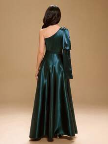 少女不对称肩部荷叶边下摆优雅正式连衣裙