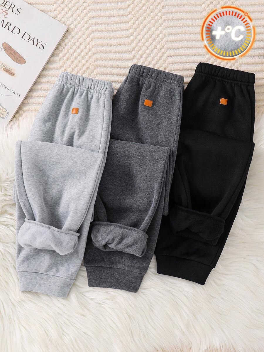 SHEIN 青少年男童买二送一三件装休闲运动学院风简约腰带装饰高性价比多件装运动裤，适合返校季穿着，也适合生日派对、晚宴、演出、婚礼、洗礼、开幕式等场合，日常穿着舒适，适合上学、旅行、运动，适合秋冬季节。 - 彩色 - 查看 1