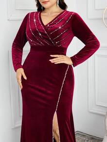 Modelyn Vestido elegante con abertura alta y adornos de strass para tallas grandes - Burdeos - Ver 3