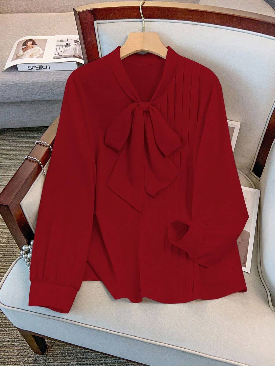 GlowEve CURVE 新款大码女式优雅商务蝴蝶结领纯色衬衫上衣，日常百搭，简约设计搭配时尚褶裥，显瘦又时尚。 - 酒紅色 - 查看 1