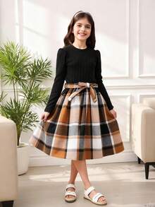 SHEIN 1 pieza Vestido de niña de cuello redondo de manga larga, tejido acanalado con estampado floral en el bajo, dulce y elegante, para otoño - Negro - Ver 3