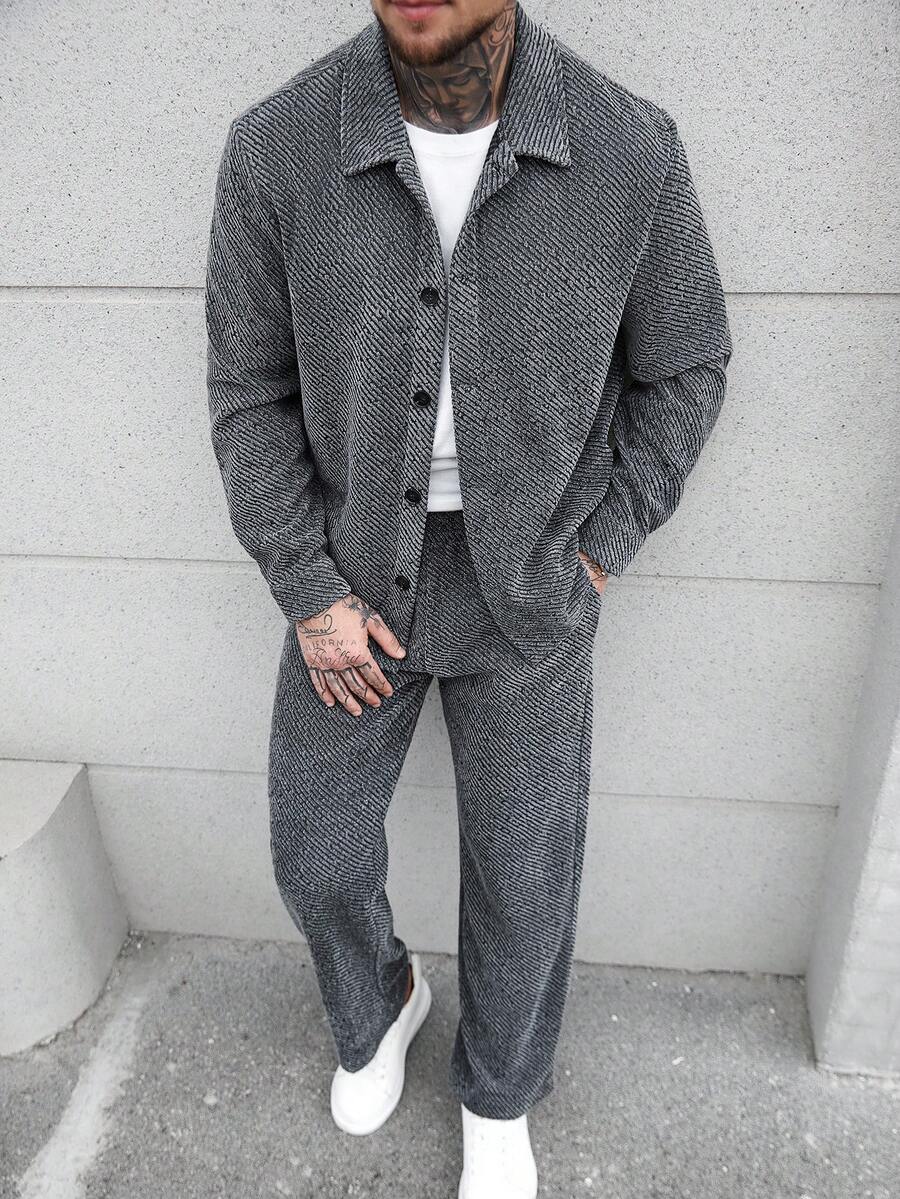 Manfinity Homme 男士休闲单排扣衬衫和裤子套装，适合日常通勤，秋季男士针织两件套，男士服装两件套灰色套装，Manfinity CasualCool 男士提花斜纹抓绒长袖工装衬衫和裤子两件套，适合秋冬季节。 - 深灰色 - 查看 1