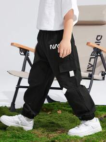 SHEIN Tween 男童休闲运动图案印花口袋宽松抽绳工装裤，适合通勤、上学、日常休闲、旅行、运动、春夏秋冬 - 黑色 - 查看 3