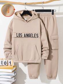 SHEIN 2 件儿童/青少年男童休闲韩版字母印花连帽宽松套头衫和宽松纯色运动裤套装，适合学校、花园、海滩、生日、春夏秋冬 - 杏色 - 查看 6