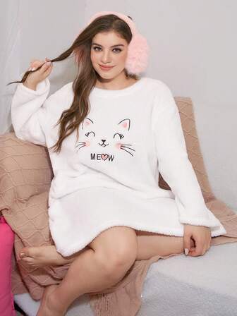 SweetSlumber 大码女式可爱卡通猫脸印花毛绒可爱哞哞睡衣连衣裙，适合女性居家穿着，蓬松舒适，冬季必备