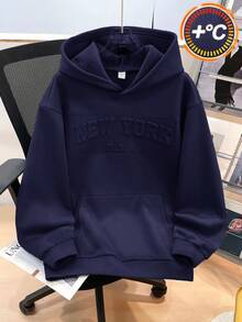 SHEIN 青少年男童简约廓形绿色压纹卫衣，休闲学院风，舒适时尚，百搭实用，面料柔软，适合日常穿着、上学、郊游、户外运动、秋冬季、感恩节、圣诞节、冬季服装，打造舒适的秋冬造型。 - 藏蓝色 - 查看 2