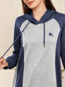 Modelyn Minimalist Horse Logo Print Hooded Long Sleeve Maxi Dress For Women, Spring/Autumn - Multicolor - View 3
