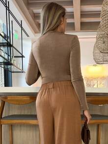 Cioccolato Body vert olive unicolore plissé asymétrique à manches longues croisées près du corps pour femme, en tricot extensible, élégant et classique pour le bureau et la tenue casual, adapté aux couches d'automne/hiver. Body vert femme, body à manches longues, body vert - Kaki - Voir 2