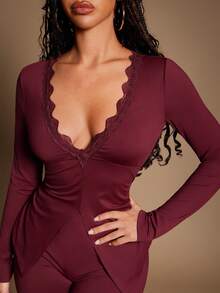 Radiana 女士性感休闲优雅蕾丝拼接酒红色两件套：长袖V领开衩修身上衣+修身喇叭裤，高弹针织面料，舒适柔软，适合日常穿着、约会、聚会、通勤、办公、圣诞节、新年、节日、秋冬季内搭。 - 酒紅色 - 查看 5