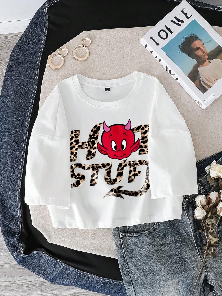 HOT STUFF X SHEIN Áo thun ngắn tay họa tiết da báo, chữ và hình con quỷ thường ngày dành cho nữ, mùa hè - trắng - Xem 1