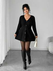 SHEIN PETITE CURVE 加大码黑色纽扣设计中长款开衫，舒适修身毛衣连衣裙 - 黑色 - 查看 4