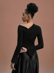 JIAN LASALA Maglione asimmetrico con spalle scoperte e maniche a campana, lavorazione strutturata, pullover nero da donna per l'inverno, top nero da festa con spalle scoperte, top sexy nero a coste, top nero a coste con spalle scoperte, top elegante da spiaggia per invitati a matrimoni - nero - Visualizzare 2