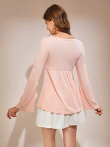 Áo thun dài tay màu hồng nhạt cho bé gái tuổi teen - 14 tuổi, cổ vuông, vạt trước xoắn, chất liệu mềm mại co giãn, chi tiết nhún bèo ở ngực, vạt chữ A xòe rộng, thoải mái khi mặc hàng ngày, kiểu dáng ngọt ngào, đa năng cho đi học/cuối tuần, áo casual phổ biến, kiểu dáng ôm vừa vặn và xòe rộng thời trang, chất liệu thoáng khí thân thiện với da. - Hồng - Xem 2