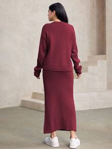 Modelyn 女士花卉图案针织毛衣和半裙两件套，时尚秋冬装 - 酒紅色 - 查看 2