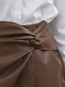EMERY ROSE Minifalda-pantalón envolvente de PU de moda para mujeres, ideal para el trabajo - Café integral - Ver 3